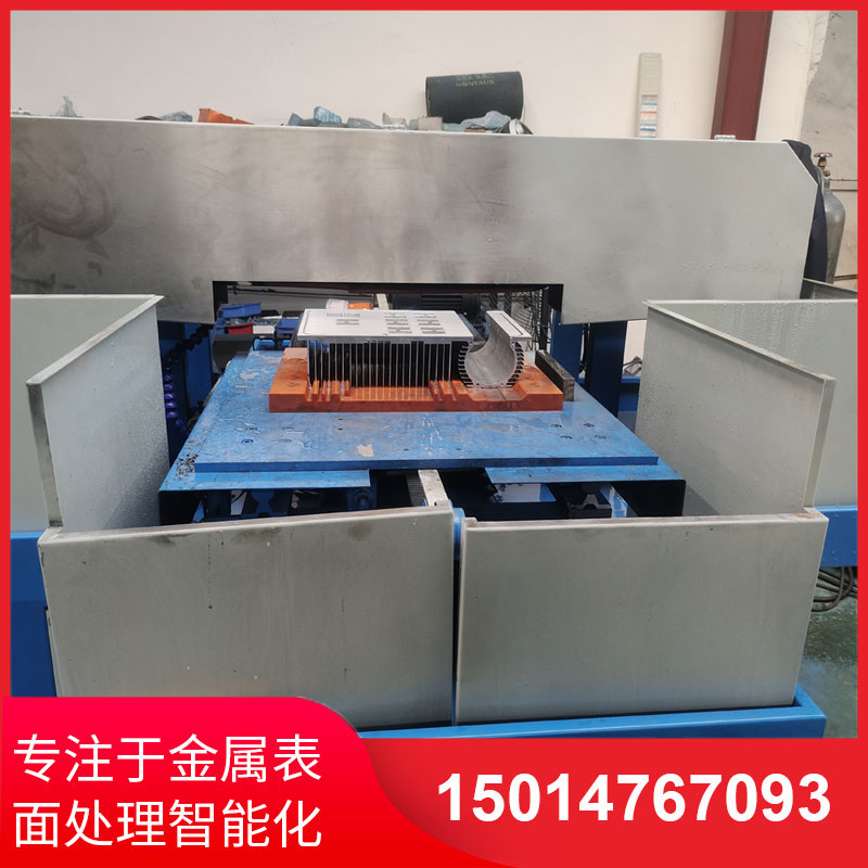 鋁(lv)材直(zhi)紋拉絲(si)機(ji)廠(chang)傢